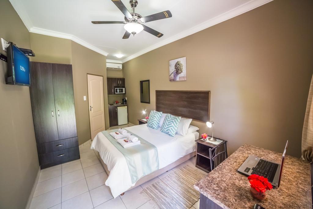 Beryl1 Guest House Клерксдорп Экстерьер фото